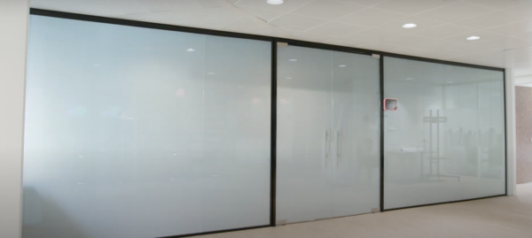 Contrôle de transparence avec film LC Film à cristaux liquides pour séparation