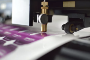 Plotter-decoupe-vinyle-fabrication